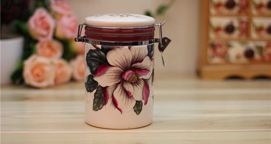 Magnolia Smilling ceramic canister