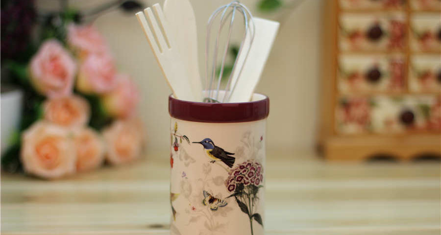 Magnolia Smilling Ceramic Kitchen Utensil Holder